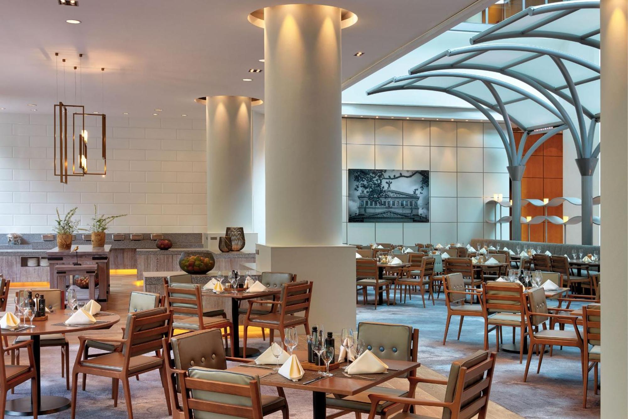 Hilton Frankfurt City Centre Frankfurt am Main Eksteriør bilde The restaurant