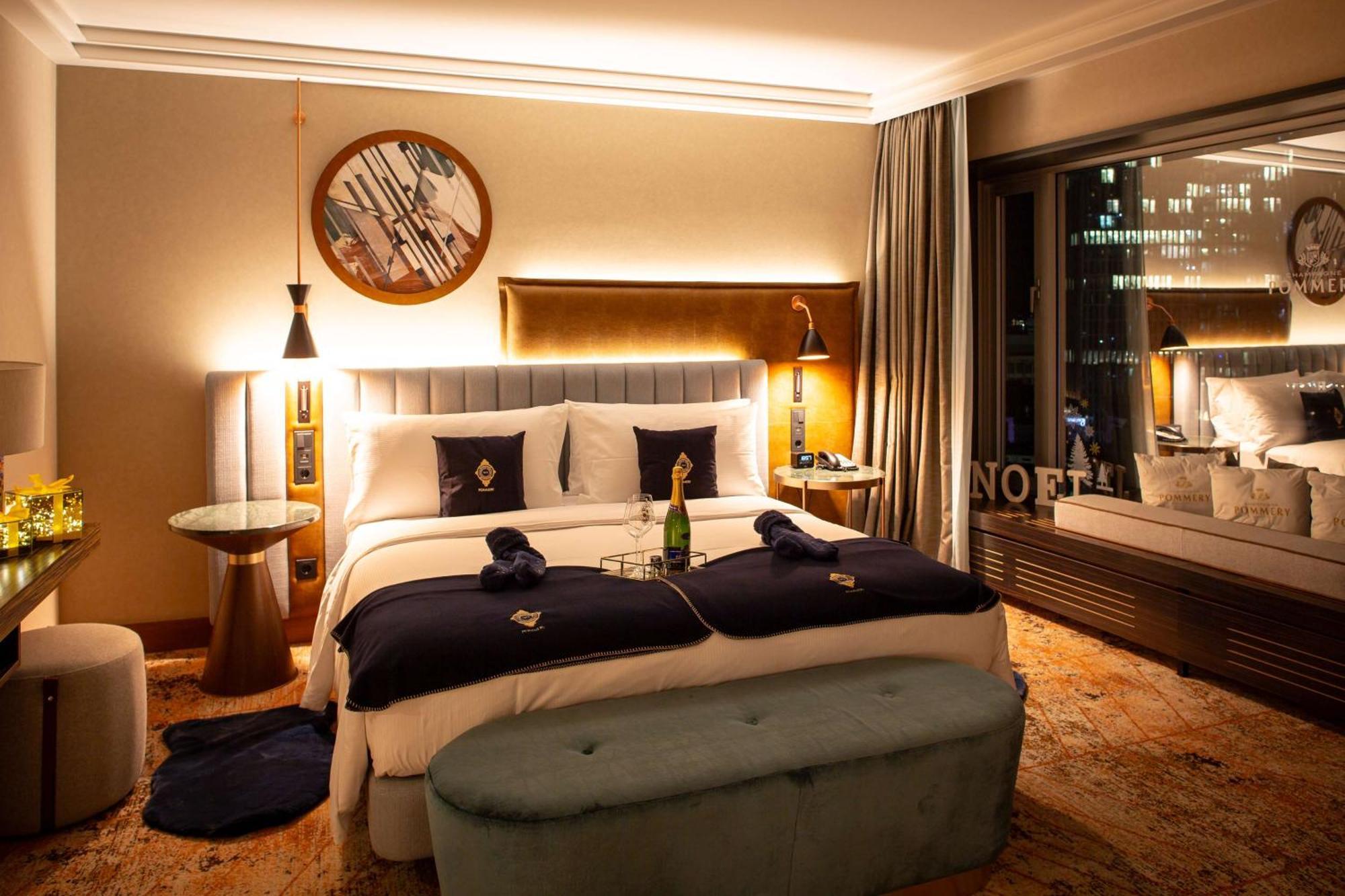 Hilton Frankfurt City Centre Frankfurt am Main Eksteriør bilde A bedroom at the hotel