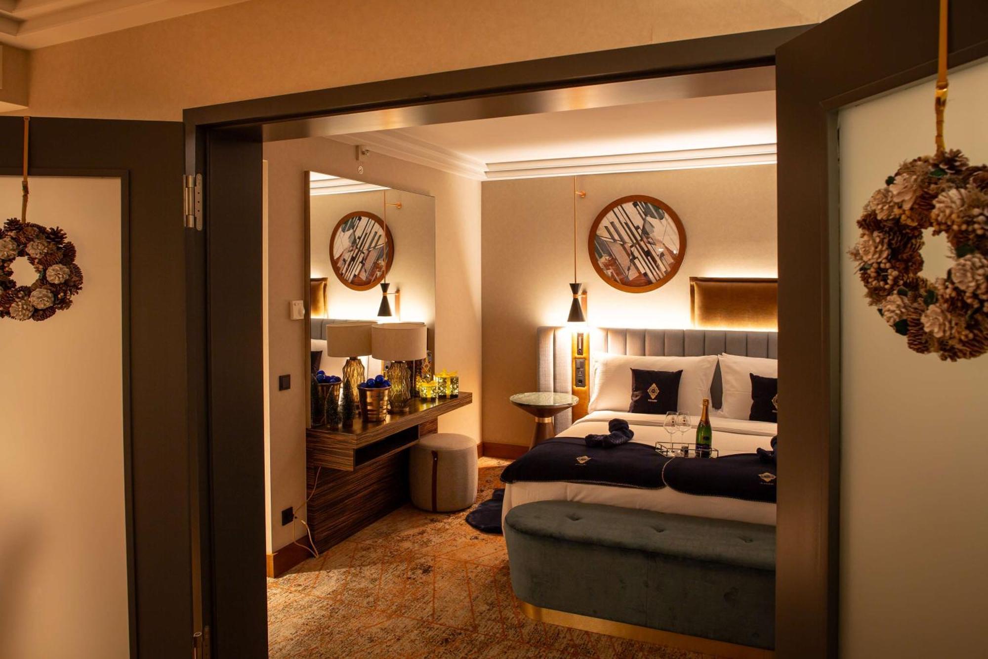 Hilton Frankfurt City Centre Frankfurt am Main Eksteriør bilde A bedroom at the hotel